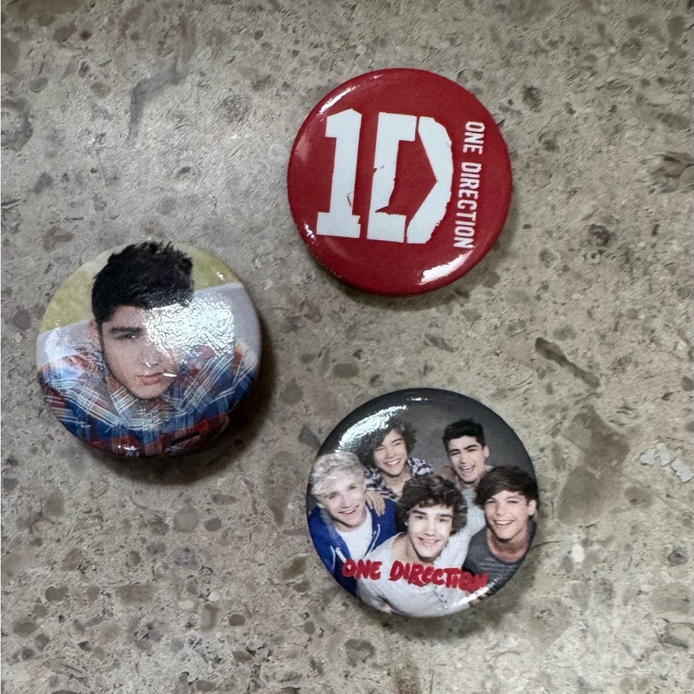 Iconic One Direction Button pin Set - Picture 2 of 3
